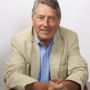 Une SEM (Société d’économie mixte) est une société dont le capital est majoritairement (entre 50,1 % et 85 %) détenu par une ou plusieurs personnes publiques (État, Collectivité territoriale, ou autre Établissement public). Au moins une personne privée (part supérieure à 15%) doit participer au capital. Le recours à la SEM garantit à la collectivité publique actionnaire et cocontractante la prise en compte effective de l’intérêt général dans les objectifs de la société de droit privé, ainsi que de la souplesse d’actions.